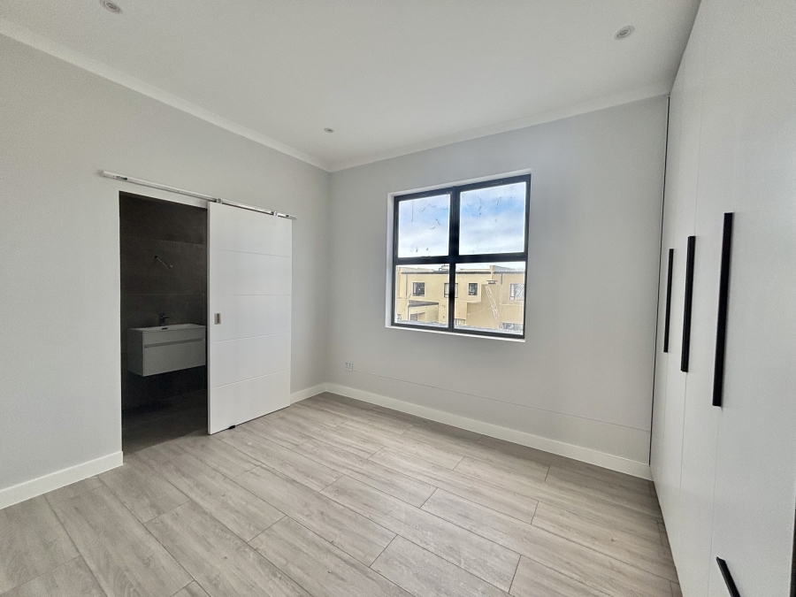 To Let 4 Bedroom Property for Rent in Sandown Western Cape